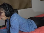 Nerdy Gamer Reddit Girl *ASSJOB* while focused on playing - IntercruralSex 11/16