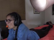 Nerdy Gamer Reddit Girl *ASSJOB* while focused on playing - IntercruralSex 9/16