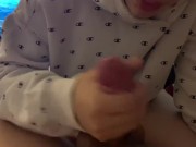 Elle me branle et avale tout mon sperme ! 11/16