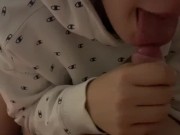 Elle me branle et avale tout mon sperme ! 15/16