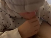 Elle me branle et avale tout mon sperme ! 4/16