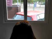 ME FOLLA FRENTE A LA VENTANA EN UN CAMPING NUDISTA MIENTRAS LOS VECINOS ESCUCHAN Y MIRAN.