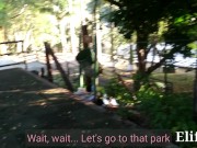 Mamada en público en un parque con mi novia (Casi la pillan con mi verga en la boca) 1/16