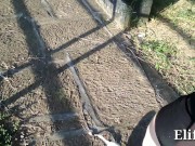 Mamada en público en un parque con mi novia (Casi la pillan con mi verga en la boca) 14/16