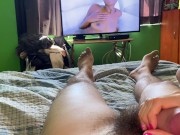 My BF caughts me masturbating watching porn / Mi novio me pilla masturbándome viendo porno 9/16