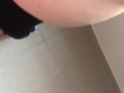 русская девушка трахается в подъезде, пока ее парень. 12/16