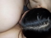 Выебала её в рот на диване. Киска течет, киска кончает крупным планом 11/16