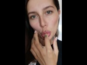 красотка отсосала мне в ванной. кончил в рот 1/16