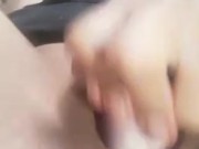 Aprovecha para darse duro con su dildo ya que no hay nadie en casa 3/16