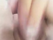 Aprovecha para darse duro con su dildo ya que no hay nadie en casa 6/16