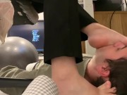 Girlfriend’s stinky feet smelled under desk 12/16