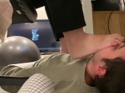 Girlfriend’s stinky feet smelled under desk 16/16