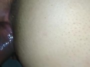 Mi vecino me despierta y me mete un grueso y largo pepino luego me llena de leche 16/16