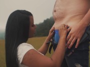 Mi esposo me llevó al patio a un picnic y terminó comiéndose mi gran trasero 4/16