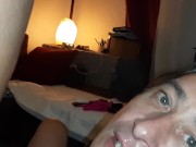 Mon soumis me leche la chatte, je squirt sur sa figure 8/16