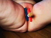 Schamlippen und Kitzler mit Kerze, Clips und Bürste 5/16