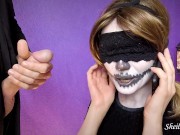 Coinquilino mi sborra in faccia mentre sono al telefono con il mio fidanzato (Halloween edition) 3/16