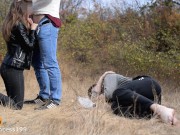 Очень рискованный секс рядом с незнакомцем на улице! Русское с разговорами! 3/16