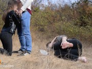 Очень рискованный секс рядом с незнакомцем на улице! Русское с разговорами! 4/16