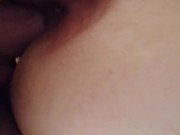 Je déchire sont anus pour sa premier fois et elle pleure  1/16