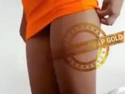 étudiante fait un strip avant de jouer avec son gode dans sa chatte grosse éjaculation. 1/16