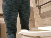 Hotwife Peeing 16/16
