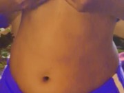 කෙල්ල කුස්සියෙ කුක්කු එලියෙ දාගෙන හැමෝටම පේන්න Flashing Boobs tits Sri Lanka 6/16