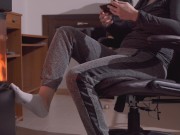 Mummy wants to masturbate with the new toy 2/16