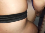 Увидела, как в душе мастурбирует моя девушка и решила ей помочь кончить выебав страпоном 10/16