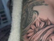 latina con grandes tetas y culo enorme coge en la sala 8/16