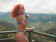 Hanna la colegiala se masturba en la piscina durante el paseo escolar 14/16