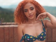 Hanna la colegiala se masturba en la piscina durante el paseo escolar 3/16