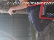 El vecino necesita huevos y termina dejándome toda su leche en mi garganta profunda 4/16