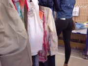 MILF en legging archi moulant et string apparent 12/16