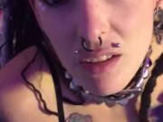 Una vampira di masturba con 2 vibratori e si fa scopare da me 2/16