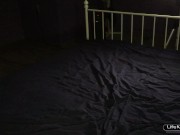 Привязал мужчину к кровати и ехал на нем, пока он не кончил во мне. 2/16