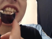 Chewing asmr with nice juicy grapes 2/16