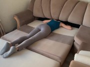 Застряла во время уборки и он меня трахнул