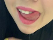 Стройная брюнетка в чёрном курит сигареты 1/16