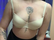 Стройная брюнетка в чёрном курит сигареты 13/16