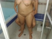 Mi Mejor Amigo Viene a Mi Casa y Tenemos Sexo en la Ducha 15/16