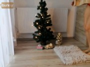 Roommate gives blowjob as Christmas gift 1/16