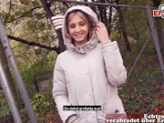 ECHTES DATE - Normales Mädchen im Wald gefickt beim OHNE GUMMI 4/16