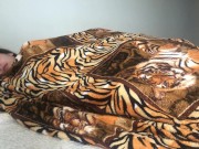 Acordei sentindo a rola dura do safado na minha bunda, já meteu gostoso na minha buceta e gozou 1/16