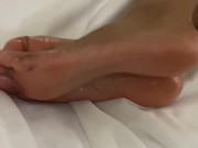 Black Girls Shows off Her Oily Feet While She Gets Fucked 8/16