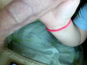 Детализированный крупный план пульсирующего члена, кончающего в рот 13/16