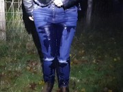 ⭐ Girl totally pisses her blue jeans in public! couldnt hold it! 5/16
