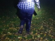 ⭐ Girl totally pisses her blue jeans in public! couldnt hold it! 8/16