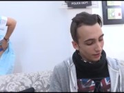 Nuestra tetona MILF adora las pollas grandes y los jovencitos inocentes 7/16