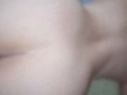 Se la folla y se lo echa adentro a la zorra rubia 5/16